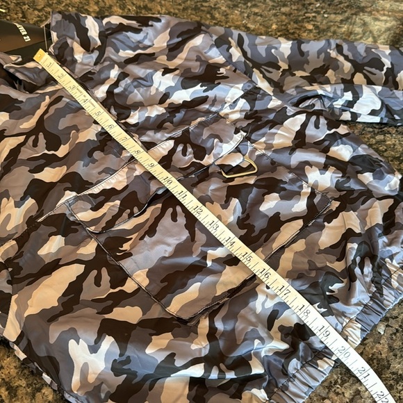 Forever 21 camo nylon quarter zip S NWT - Picture 7 of 8